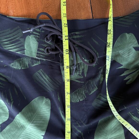 Lululemon Sz 34 Current State Board Short Swim Trunk Unlined Green Leaf Tropical - Picture 9 of 13